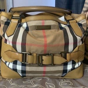 Medium  Burberry Satchel 💜